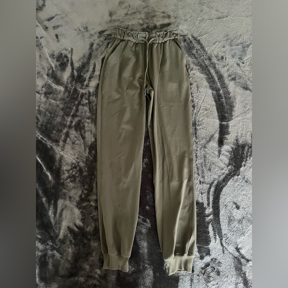Lululemon Keep it Moving Joggers